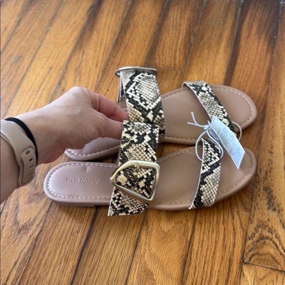 NWT Old Navy Snakeskin Buckle Slides 7 - Picture 2 of 4